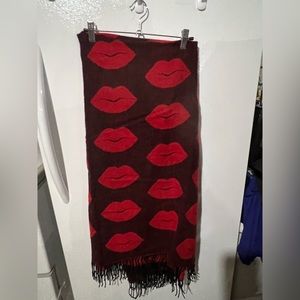 Victoria's Secret Kiss Lip Print Fringe Trim Reversible Blanket Scarf 60x50